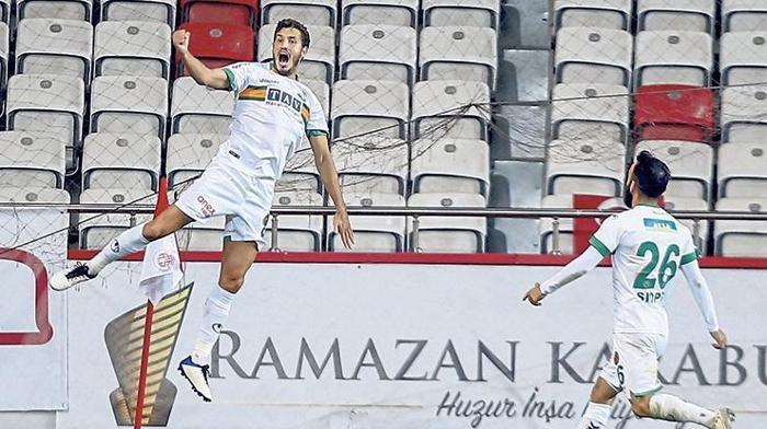 Sırada Salih Uçan var