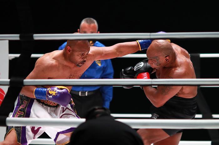 Mike Tyson ringlere geri döndü