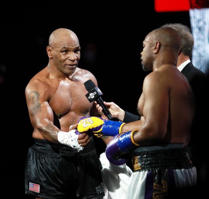Mike Tyson ringlere geri döndü