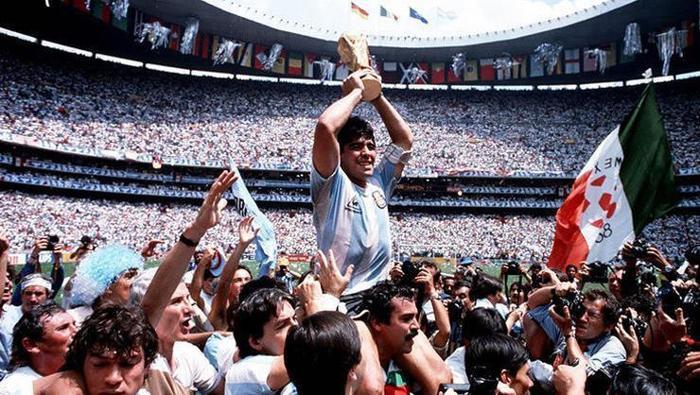 Diego Maradona 25 Kasım 2020 gecesi vefat etti