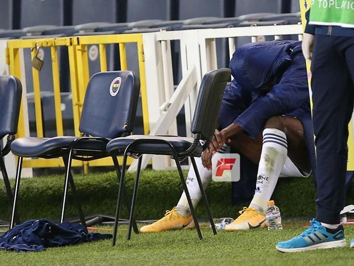 Fenerbahçede Mbwana Samatta oyundan çıktı, duygularına engel olamadı