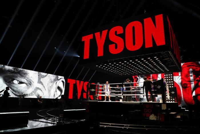 Mike Tyson ringlere geri döndü