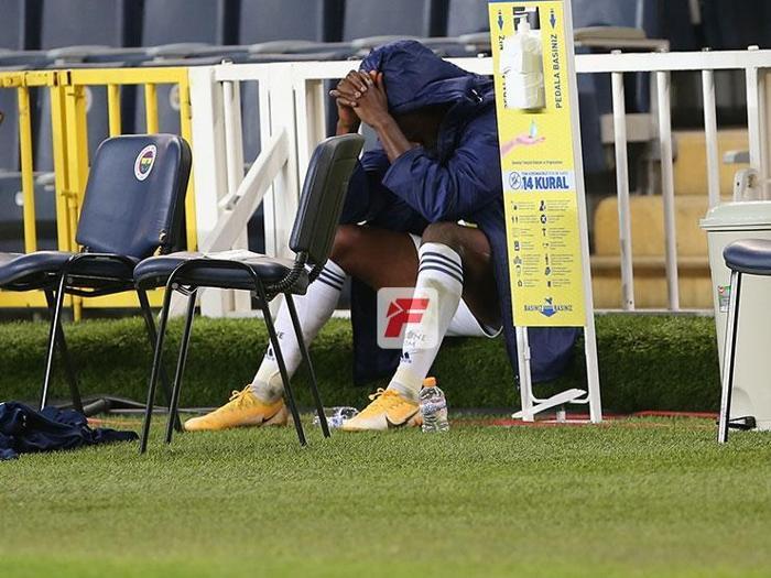 Fenerbahçede Mbwana Samatta oyundan çıktı, duygularına engel olamadı