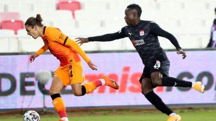 Son dakika - Galatasarayda Taylan Antalyalıya yeni sözleşme İşte alacağı rakam...
