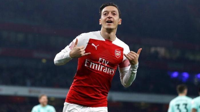 Fenerbahçede transferde hareketli saatler Mesut Özil bombası
