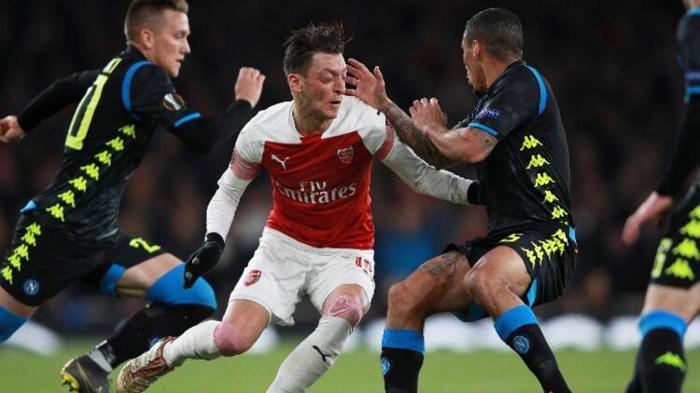Fenerbahçede transferde hareketli saatler Mesut Özil bombası