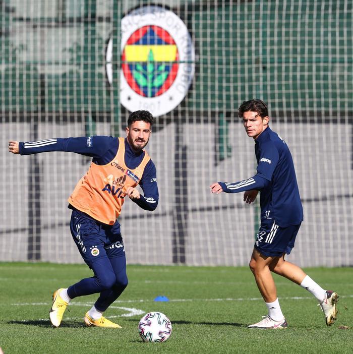 Fenerbahçeye müjdeli haber Jose Sosa takımla çalıştı