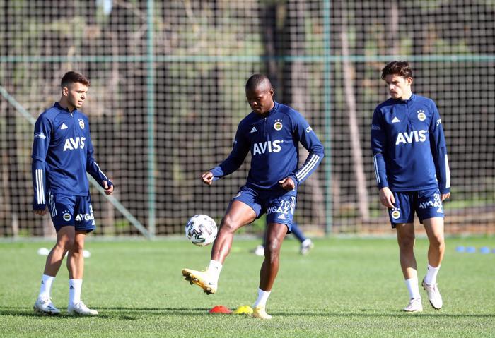Fenerbahçeye müjdeli haber Jose Sosa takımla çalıştı