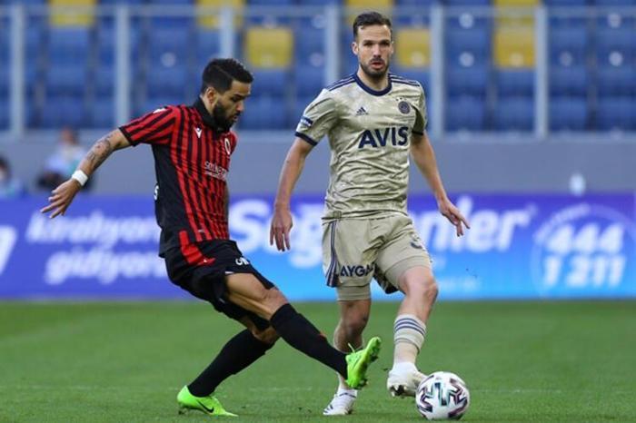 Fenerbahçede son dakika Erol Buluttan derbi öncesi Caner Erkin kararı