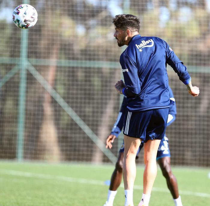Fenerbahçeye müjdeli haber Jose Sosa takımla çalıştı