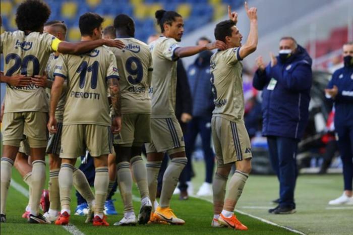 Fenerbahçede son dakika Erol Buluttan derbi öncesi Caner Erkin kararı