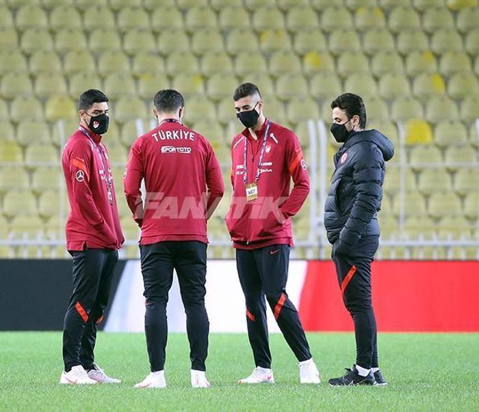 İzmir kahramanı AKUT Türkiye - Rusya maçında tribünde