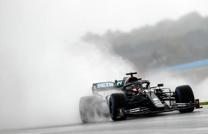 F1 pilotları İstanbuldaki zorlu yarış öncesi son antrenmanda