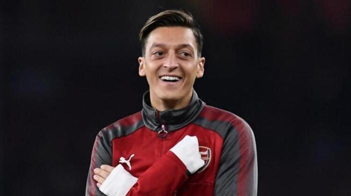 SON DAKİKA Mesut Özilde sürpriz transfer gelişmesi Fenerbahçe derken Galatasaray...