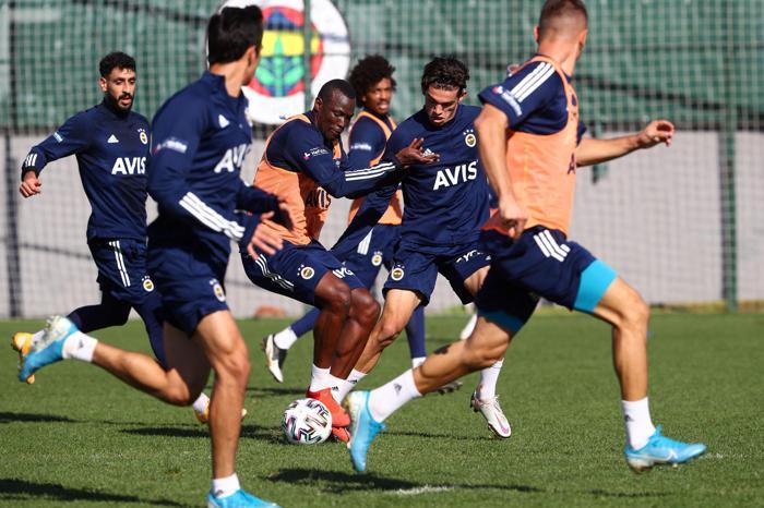 Fenerbahçeye müjdeli haber Jose Sosa takımla çalıştı