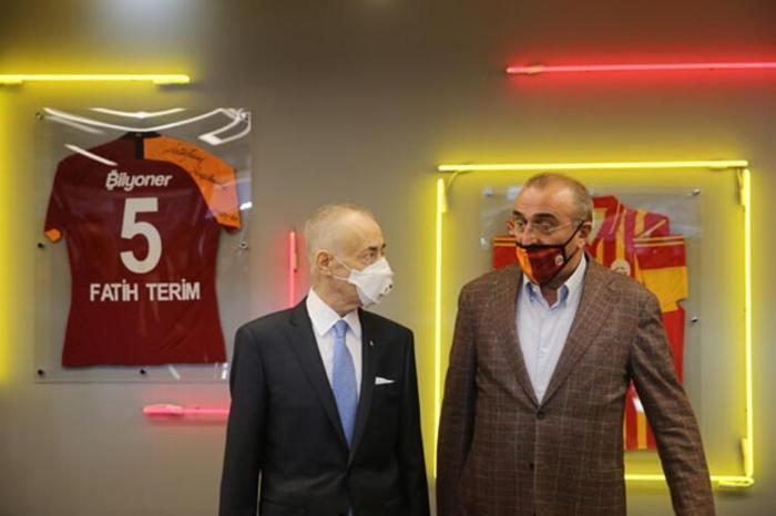 SON DAKİKA Galatasarayda büyük kriz ortaya çıktı