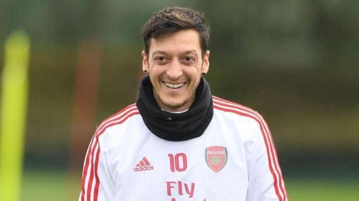 SON DAKİKA Mesut Özilde sürpriz transfer gelişmesi Fenerbahçe derken Galatasaray...