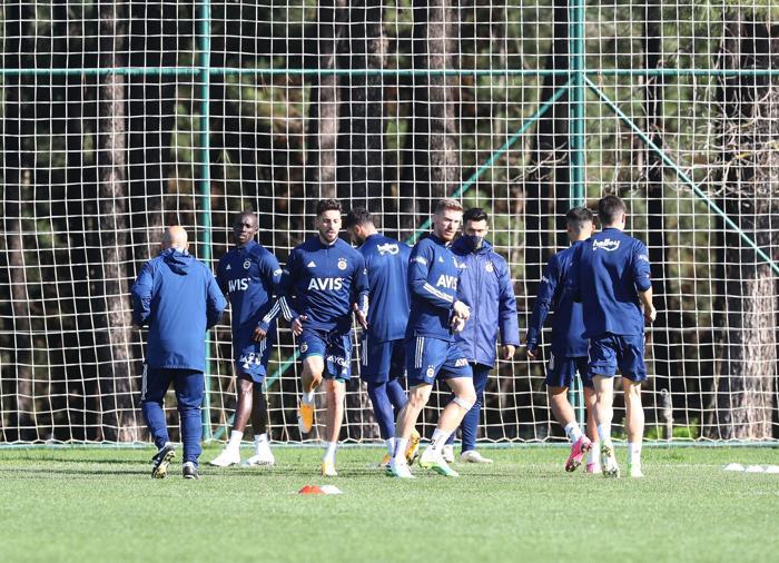 Fenerbahçeye müjdeli haber Jose Sosa takımla çalıştı