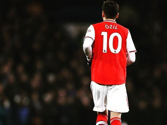 İngilterede Mesut Özil için flaş transfer bahisleri açıldı: Fenerbahçe, Galatasaray ve Beşiktaş...