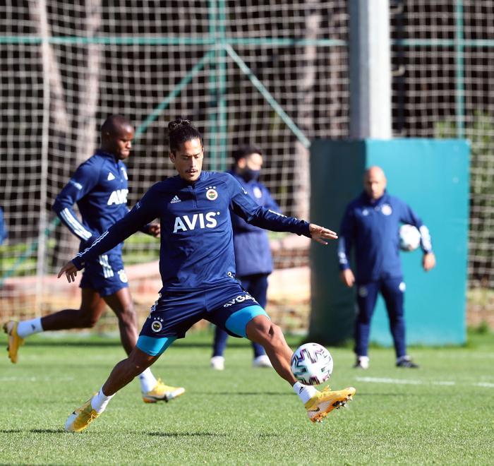 Fenerbahçeye müjdeli haber Jose Sosa takımla çalıştı