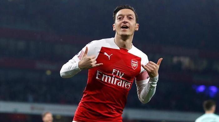 SON DAKİKA Mesut Özilde sürpriz transfer gelişmesi Fenerbahçe derken Galatasaray...