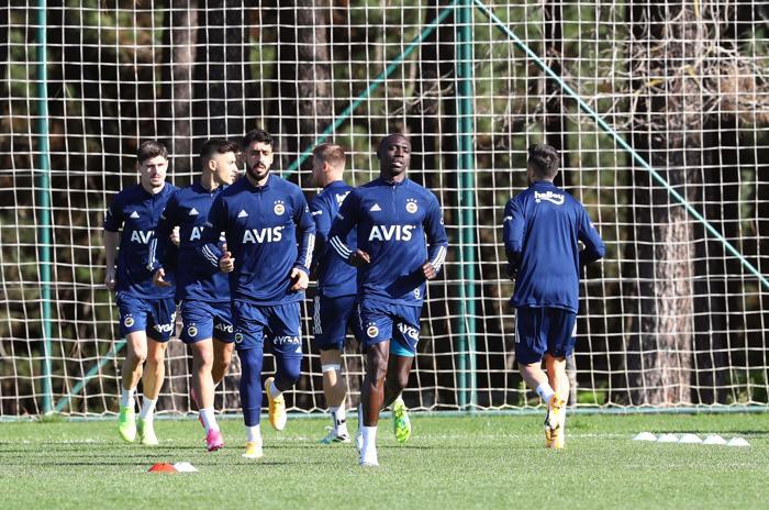 Fenerbahçeye müjdeli haber Jose Sosa takımla çalıştı