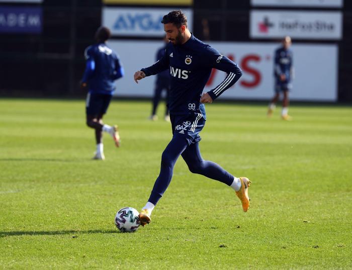 Fenerbahçeye bir kötü haber daha Serdar Aziz idmanda yer almadı