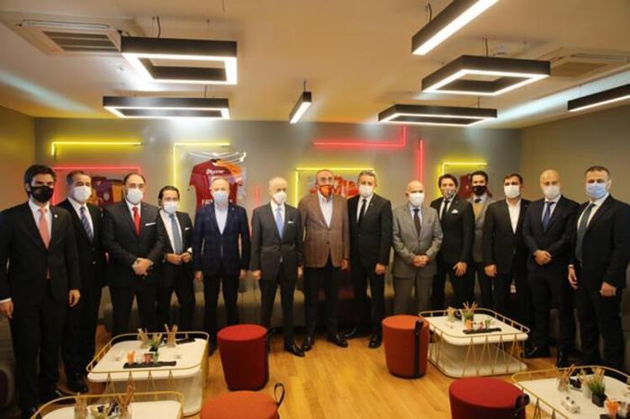 SON DAKİKA Galatasarayda büyük kriz ortaya çıktı