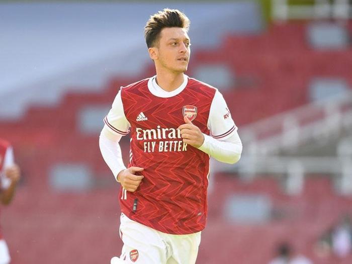 İngilterede Mesut Özil için flaş transfer bahisleri açıldı: Fenerbahçe, Galatasaray ve Beşiktaş...