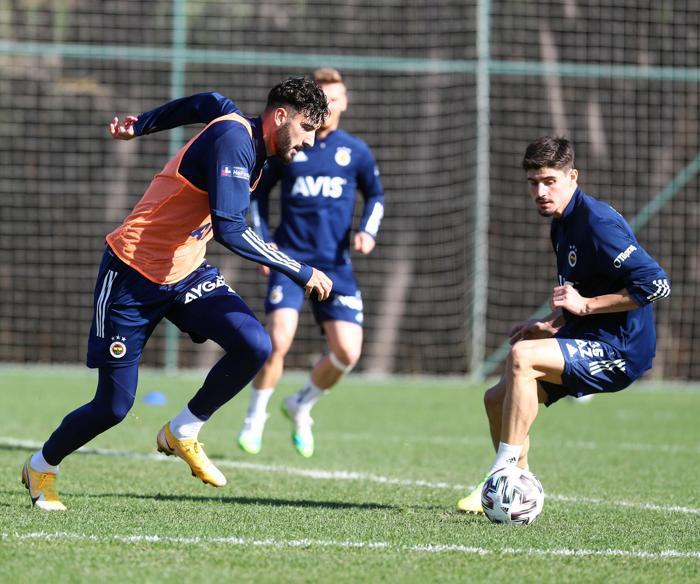 Fenerbahçeye müjdeli haber Jose Sosa takımla çalıştı