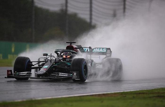 F1 pilotları İstanbuldaki zorlu yarış öncesi son antrenmanda