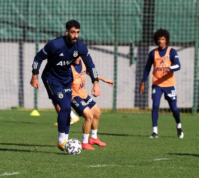 Fenerbahçeye müjdeli haber Jose Sosa takımla çalıştı