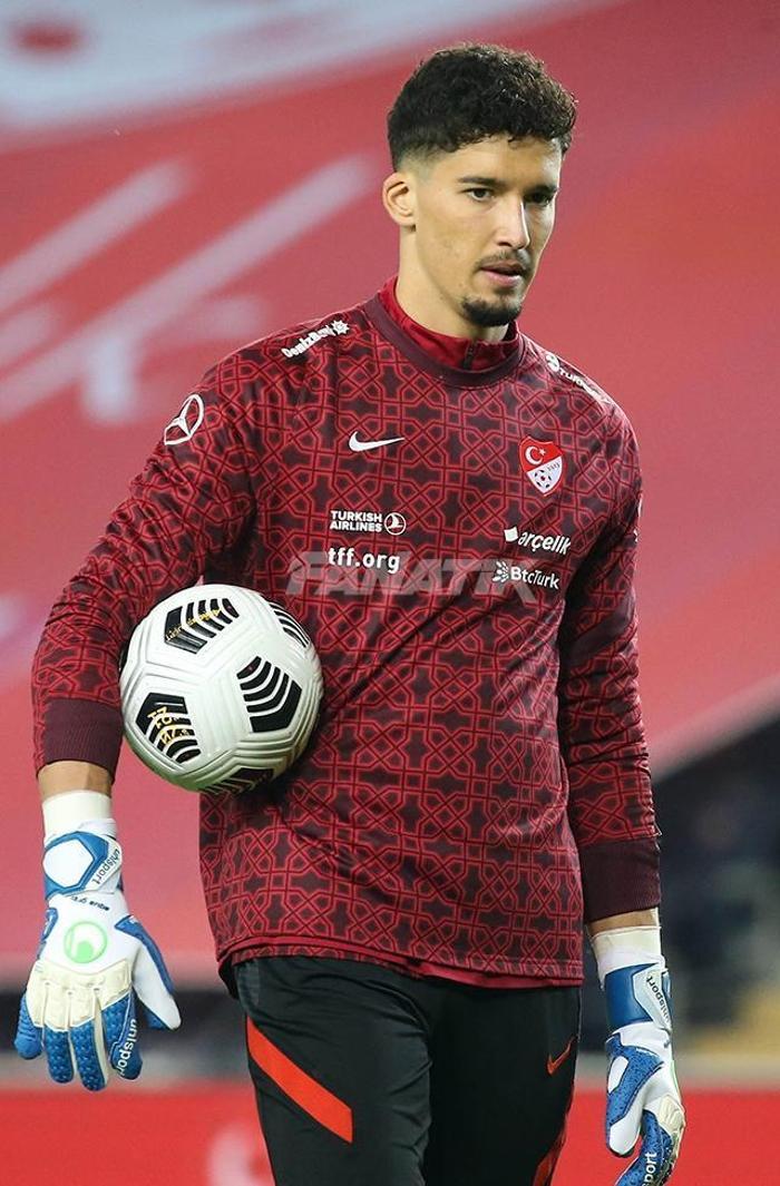 İzmir kahramanı AKUT Türkiye - Rusya maçında tribünde