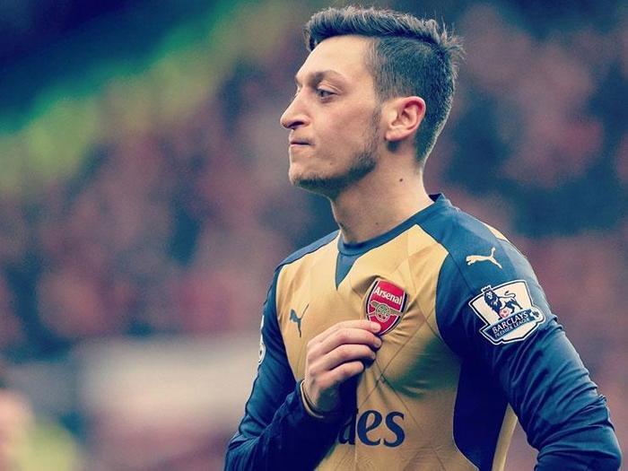 İngilterede Mesut Özil için flaş transfer bahisleri açıldı: Fenerbahçe, Galatasaray ve Beşiktaş...