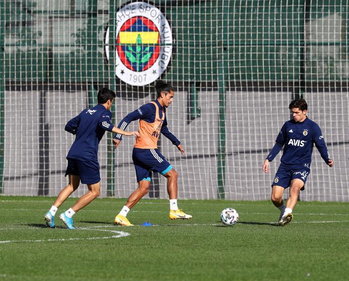 Fenerbahçeye müjdeli haber Jose Sosa takımla çalıştı