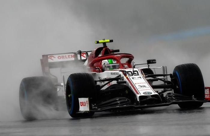 F1 pilotları İstanbuldaki zorlu yarış öncesi son antrenmanda