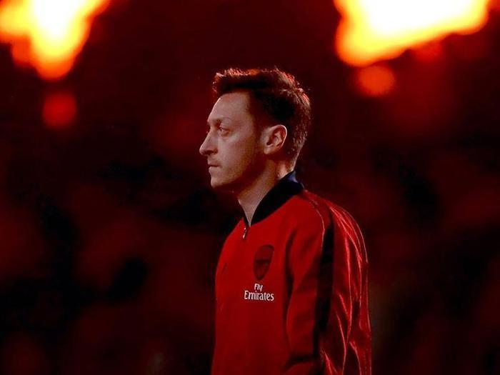 İngilterede Mesut Özil için flaş transfer bahisleri açıldı: Fenerbahçe, Galatasaray ve Beşiktaş...