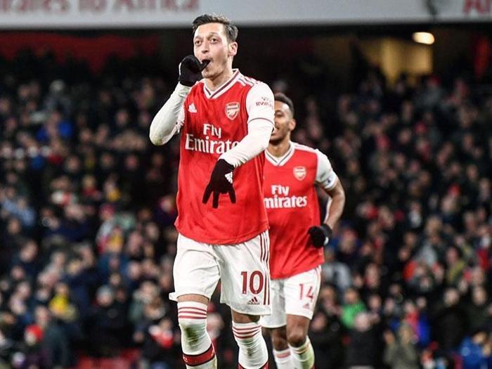 İngilterede Mesut Özil için flaş transfer bahisleri açıldı: Fenerbahçe, Galatasaray ve Beşiktaş...