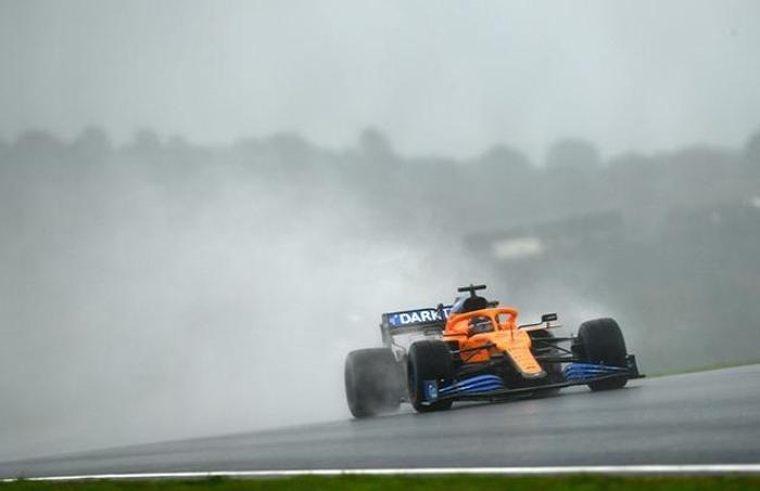 F1 pilotları İstanbuldaki zorlu yarış öncesi son antrenmanda