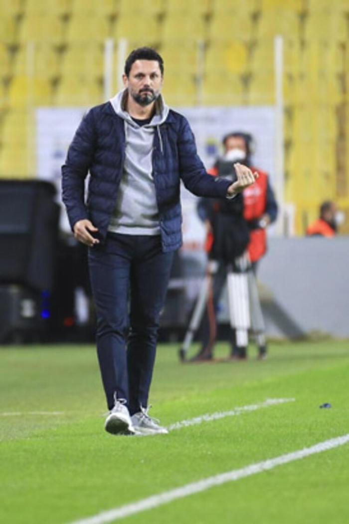 Son dakika Fenerbahçe haberi Erol Bulut yıldız ismi ilk 11e alıyor