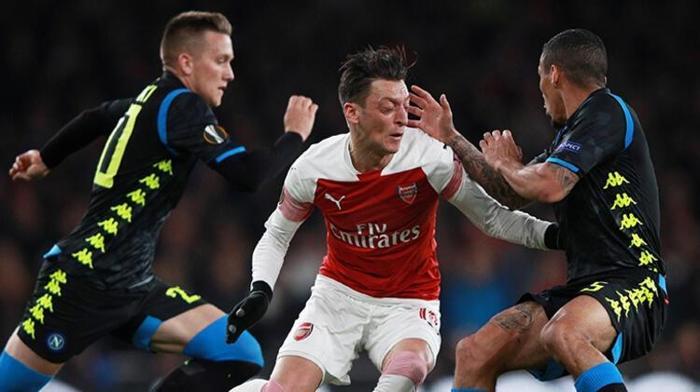 SON DAKİKA Mesut Özilde sürpriz transfer gelişmesi Fenerbahçe derken Galatasaray...