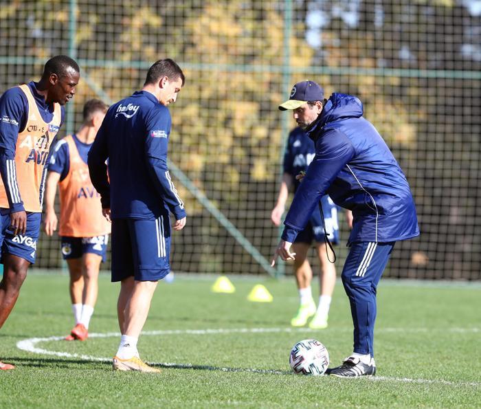 Fenerbahçeye müjdeli haber Jose Sosa takımla çalıştı