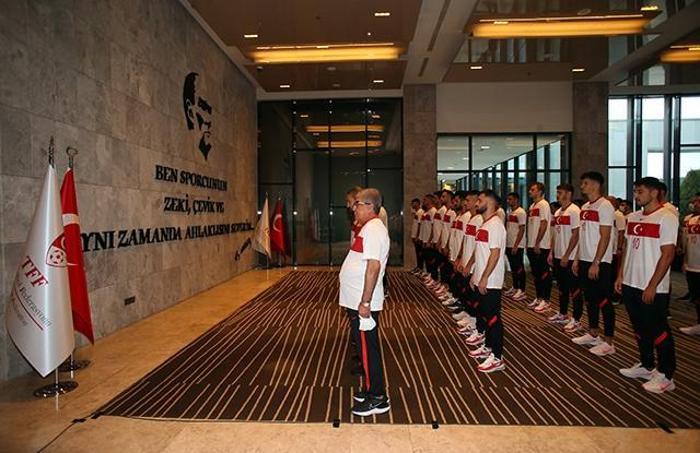 A Milli Takımımız Atatürkü andı