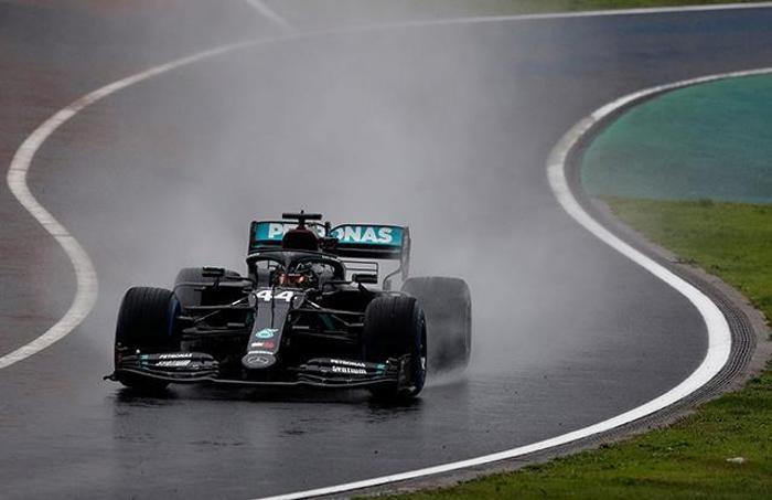 F1 pilotları İstanbuldaki zorlu yarış öncesi son antrenmanda