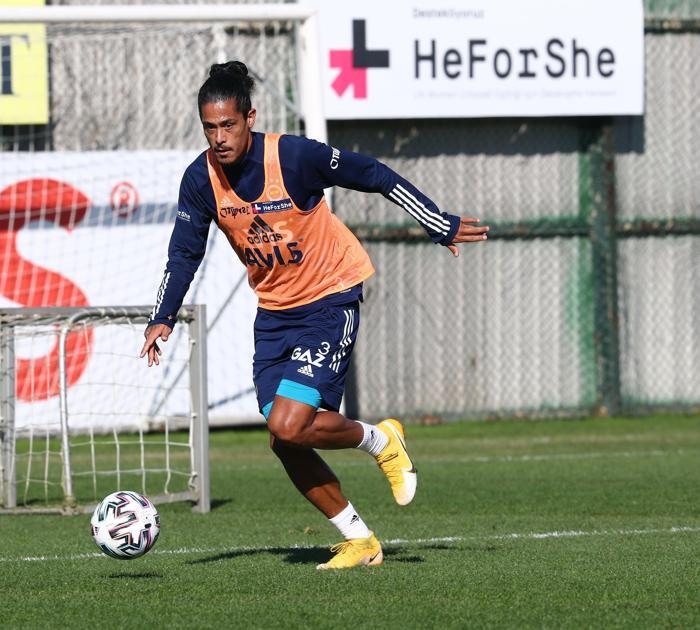 Fenerbahçeye müjdeli haber Jose Sosa takımla çalıştı