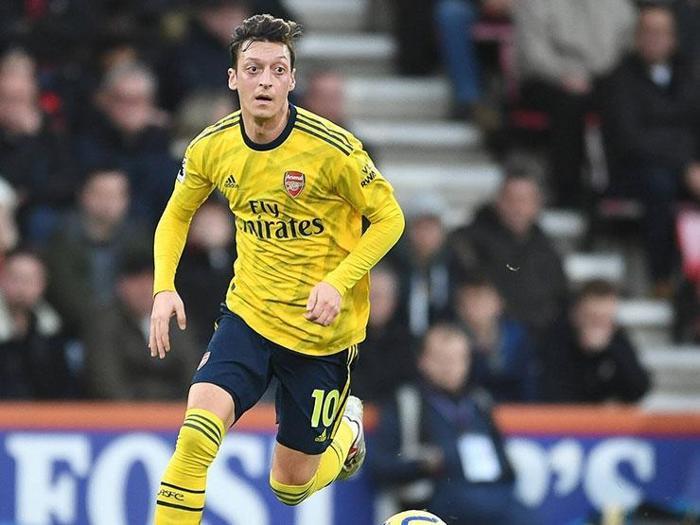 İngilterede Mesut Özil için flaş transfer bahisleri açıldı: Fenerbahçe, Galatasaray ve Beşiktaş...
