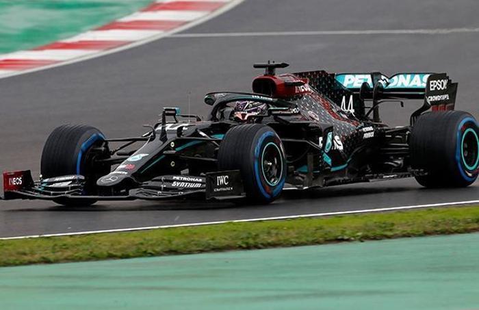 F1 pilotları İstanbuldaki zorlu yarış öncesi son antrenmanda