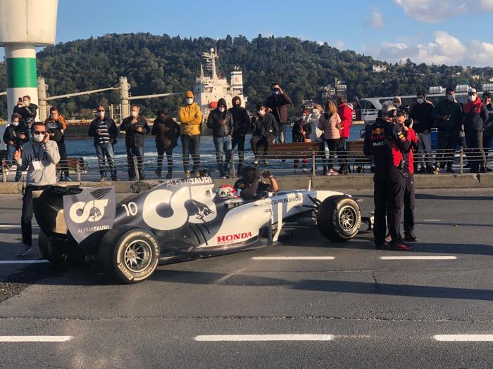 F1 takımı Alpha Taurinin aracı İstanbulda yolda kaldı
