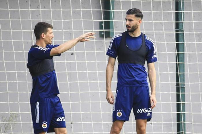 Son dakika Fenerbahçe haberi Erol Bulut yıldız ismi ilk 11e alıyor