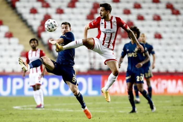 Son dakika Fenerbahçe haberi Erol Bulut yıldız ismi ilk 11e alıyor